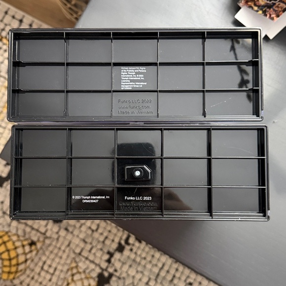 Funko Pop! Albums collectibles iconic albums, "Thriller" and "Bad". - Picture 5 of 7